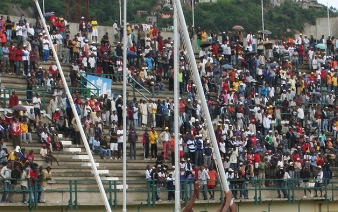 Təhlükəsizlik əməkdaşları ilə əlbəyaxaya dava - 1 ölü, 37 yaralı