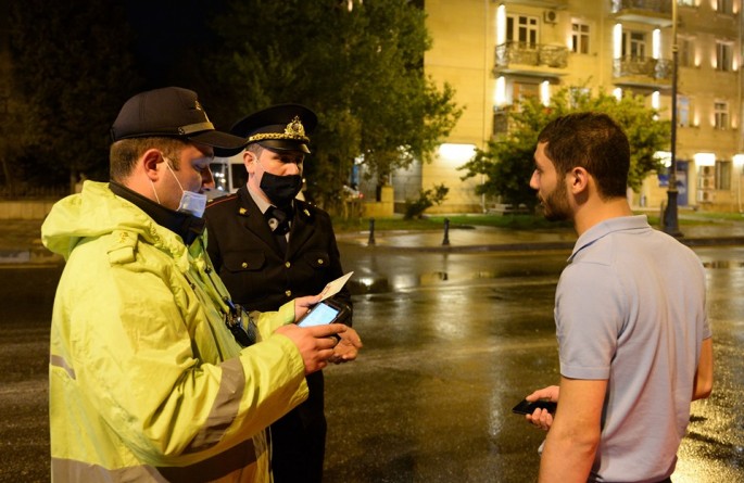 Maskadan istifadə etməyənlərə qarşı reydlərə start verilib: Məhdudiyyətlər olacaq