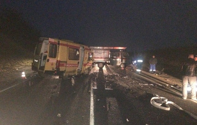 İki avtomobil toqquşdu: 6 ölü, 4 yaralı