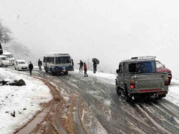 Yağan güclü qar problemlər yaratdı: nəqliyyatın hərəkəti iflic oldu – VİDEO