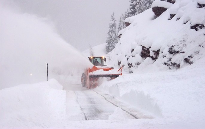 Quba-Xınalıq yolunda qar uçqunu olub