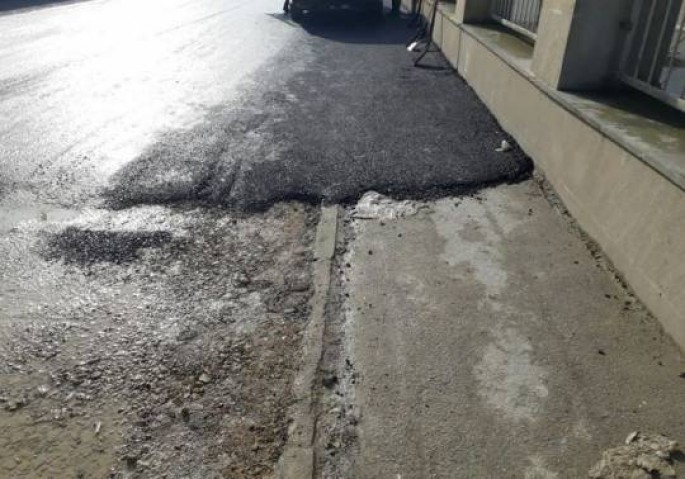 Sabunçuda anoloqu olmayan yol çəkilişi: Asfaltbasanlar səkini "yedilər"...