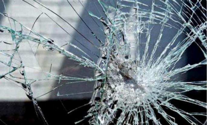 “Mercedes” dirəyə çırpıldı: 1 ölü, 2 yaralı - Sumqayıtda