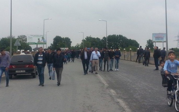 Sel Göyçay körpüsünü tamamilə dağıtdı, 30 kəndlə əlaqə kəsildi - FOTOLAR
