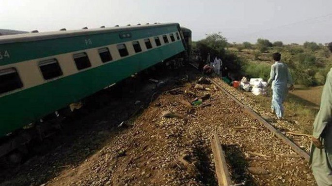 Qatar relsdən çıxdı: onlarla insan xəsarət alıb - FOTO