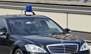 Məmurlar xidməti avtomobildən taksiyə keçirilir