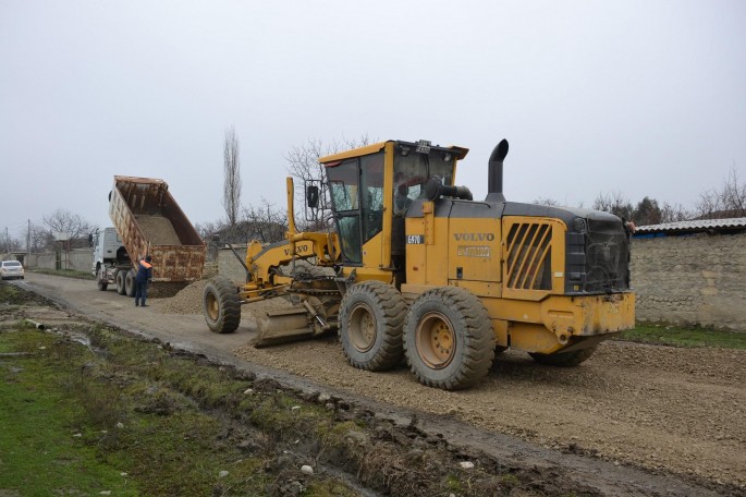 Siyəzəndə 3 avtomobil yolu yenidən qurulur - FOTO + VİDEO