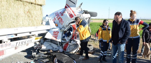 Avtobus ambulansa çırpıldı: 2 ölü, 5 yaralı