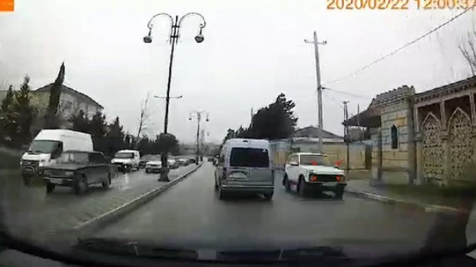 Abşeronda təhlükəli manevr: “Niva” sürücüsü əks yola çıxdı - VİDEO