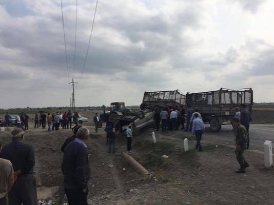 Hərbi təcili yardım maşını aşdı - FOTO