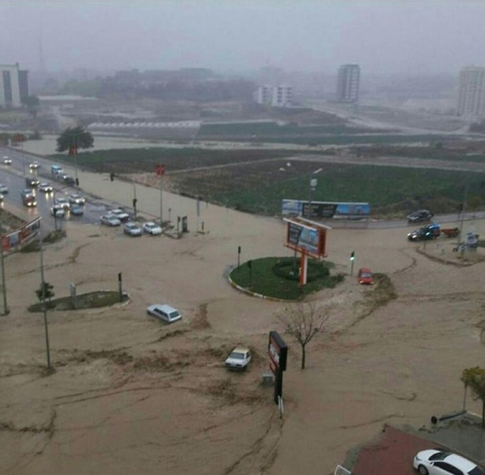 Yaponiyada daşqınlar: avtomobil yolları, dəmiryol körpüləri dağılıb