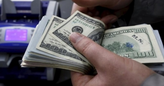 Bakı aeroportunda ilginc olay: 16 min dolları sərnişinlərə payladı ki...   