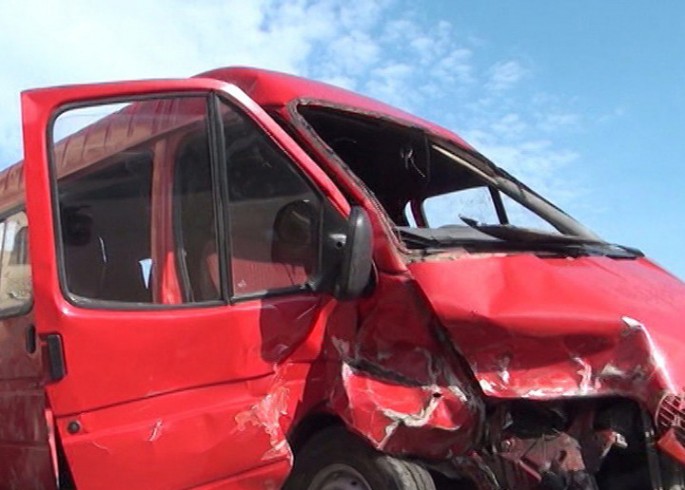 Mikroavtobusu qəzaya düşərək aşıb – Yevlaxda