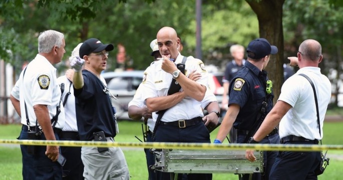 Ticarət mərkəzinə silahlı hücum: 4 yaralı