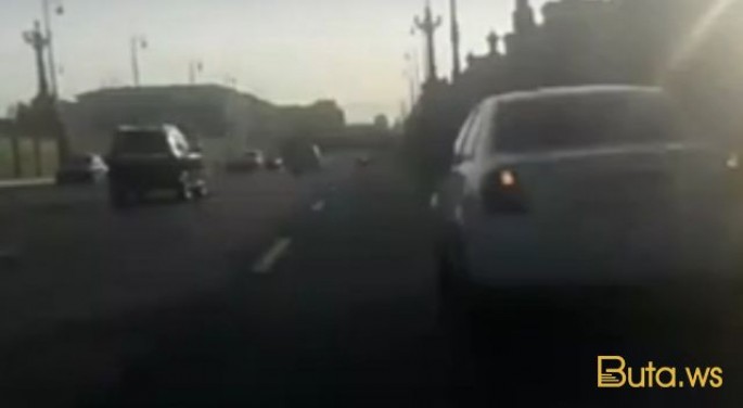 Bakıda gənc öz düşdüyü qəzanı lentə aldı - VİDEO