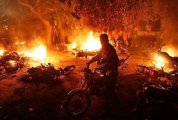 "Dədəmin" avtoservisi yandı: 7 bahalı maşın və motosiklet kül oldu