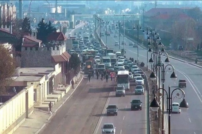 Bakının ən böyük prospektlərindən birində zəncirvari qəza