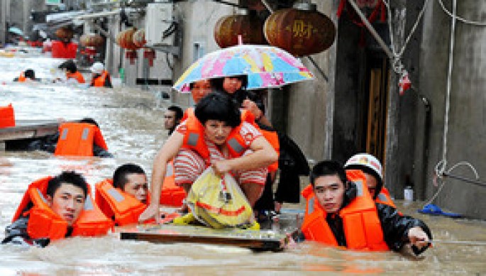 Çində daşqınlar nəticəsində 70 küçədə bənd və yollar zədələnib