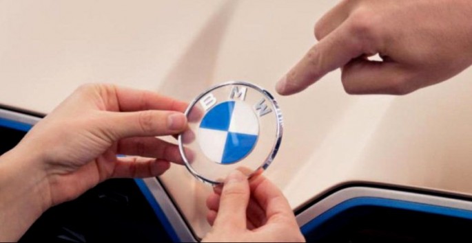 «BMW» şirkəti loqotipini dəyişdirdi - FOTO