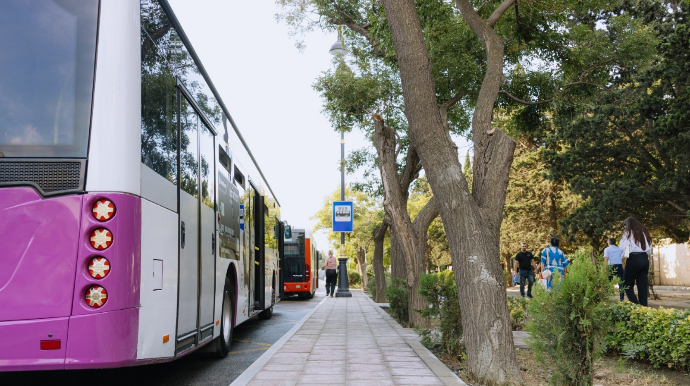 “Elmlər Akademiyası” metrosunun qarşısında ekspres avtobuslar üçün dayanacaq ərazisi genişləndirildi – FOTO  