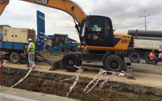 Yol polisinə gedən yolu qazıblar - Hər an tıxac olur - FOTOLAR
