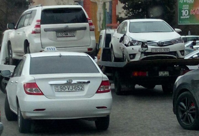 "Qələbə" dairəsində zəncirvari yol qəzası - FOTO