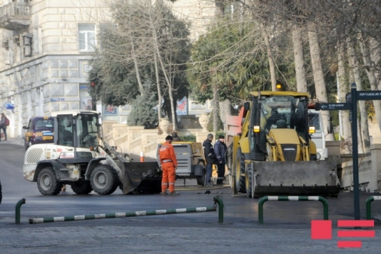 Prospektin daha bir hissəsində nəqliyyatın hərəkəti məhdudlaşdırılır
