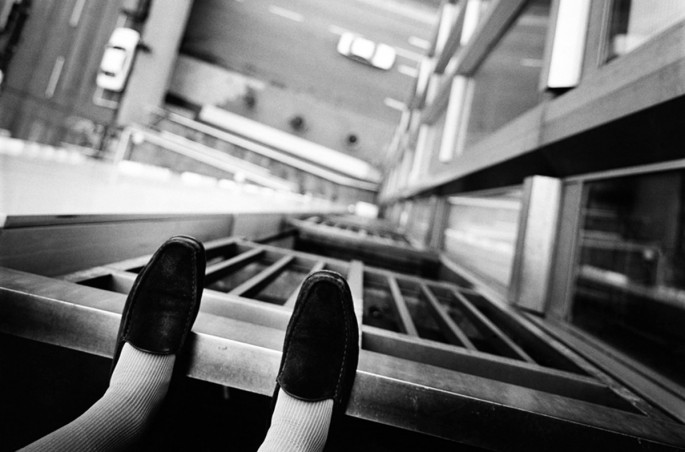 Bakıda gənc qadın özünü 5-ci mərtəbədən atıb