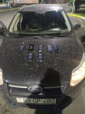 Oturacaqların altından 7 ədəd mobil telefon aşkarlandı