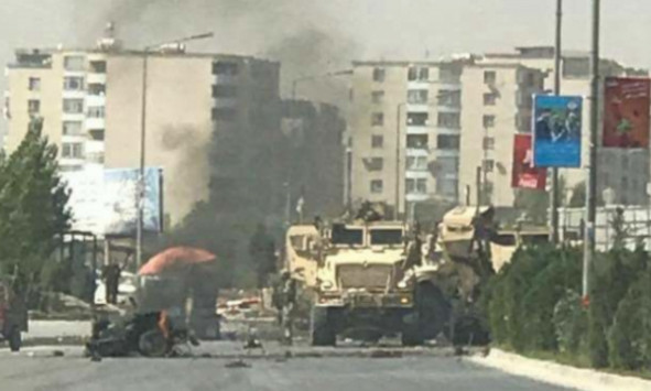 Hərbi texnika karvanına hücum olundu - FOTO