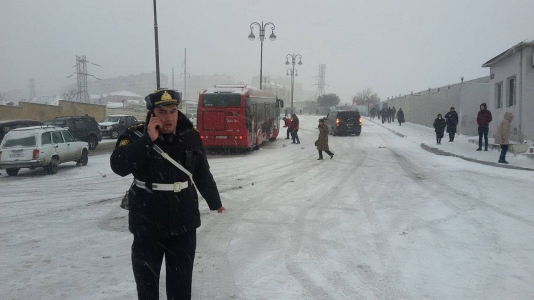 Qarlı hava Bakıda avtobusların hərəkətində ləngimələrə səbəb olub