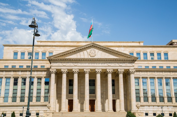 Dələduzluq edən universitet müəllimi Ali Məhkəməyə müraciət edib