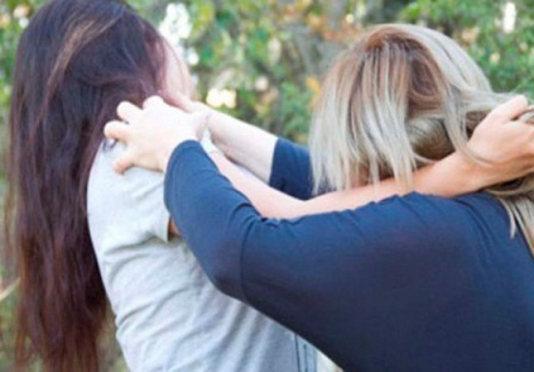 Küçədə qadın həmcinsini döydü - Bakıda