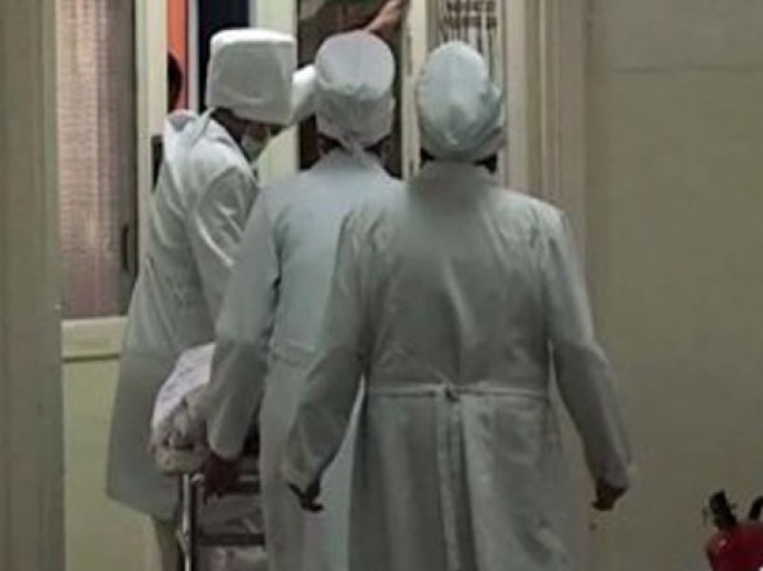 Avtomobil 24 yaşlı qadını vurdu, sürücü qaçdı