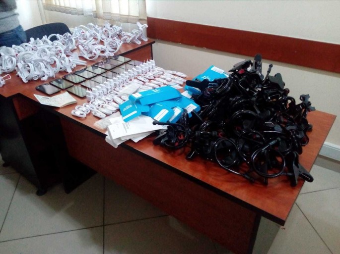 Avtomobildən mobil telefonlar və siqaretlər aşkar edildi - FOTO