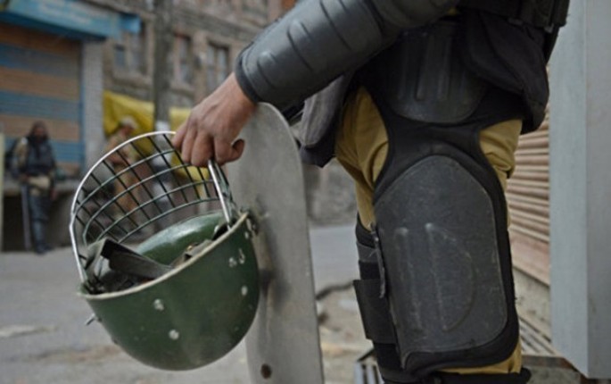 Kəşmirdə polislərin maşınına hücum - 7 ölü