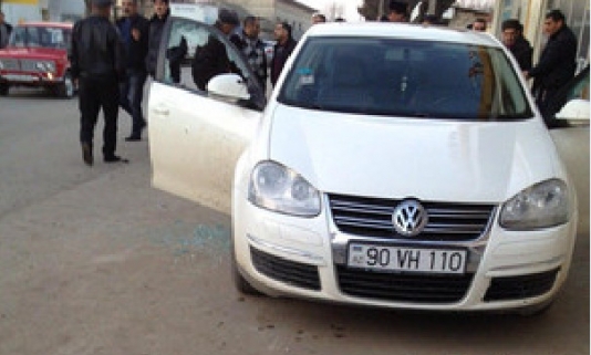 Kriminal avtoritetin qardaşı bu avtomobildə öldürüldü – FOTOLAR