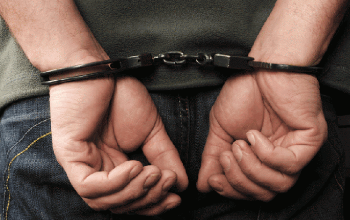 Narkotik keçirmək istəyərkən saxlanılıb