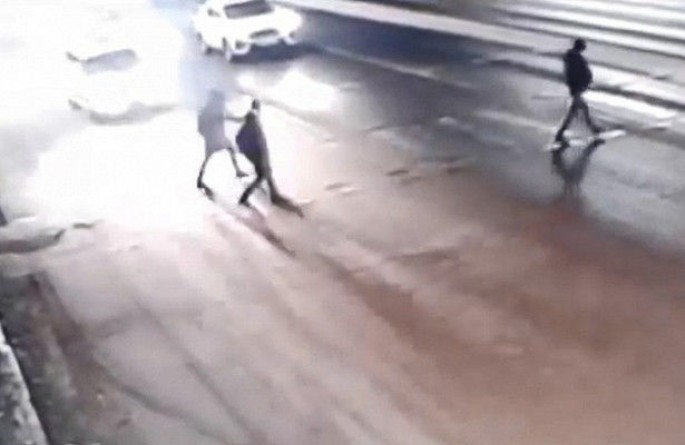 Paytaxtda dəhşətli qəza kameraya düşdü - VİDEO