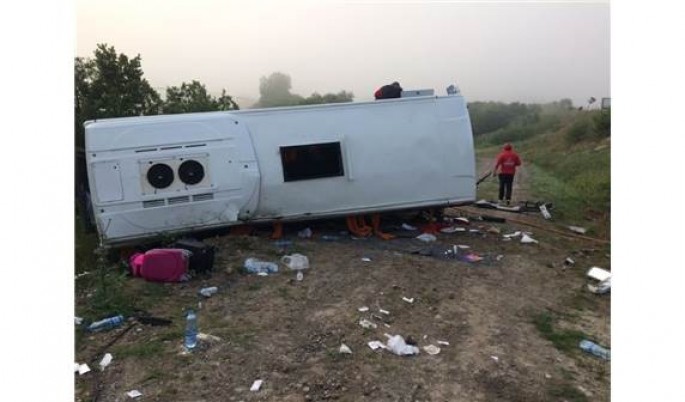 Turist avtobusu aşdı - 3 yaralı