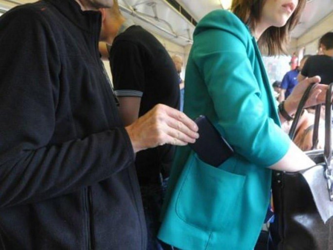 Avtobusda sərnişinin 172 manatı oğurlanıb - Binəqədidə 