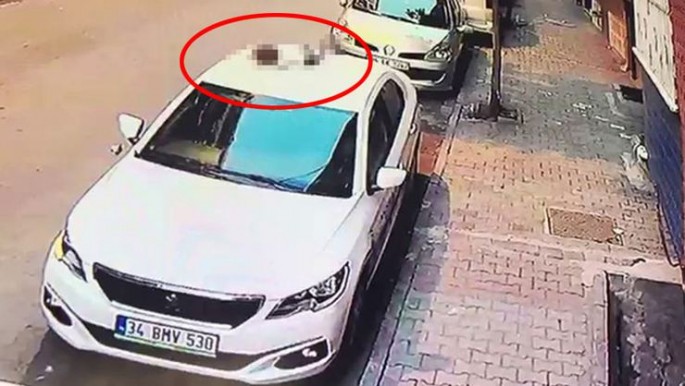 Autizm xəstəsi körpəni 6 mərtəbədən avtomobilin üzərinə atdı - FOTO