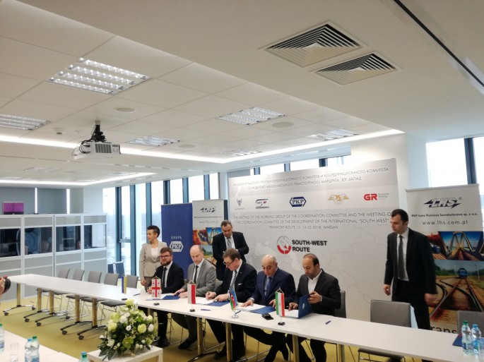 Beynəlxalq nəqliyyat marşrutunun inkişafı üzrə yığıncaq keçirilib - FOTO