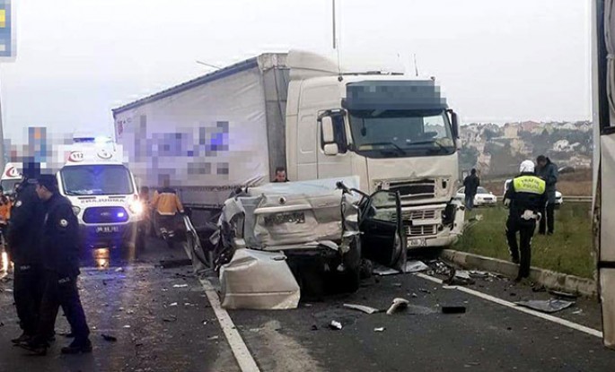 Yük maşını qırmızıda gözləyən avtomobillərə çırpıldı: 10  yaralı - FOTO + VİDEO