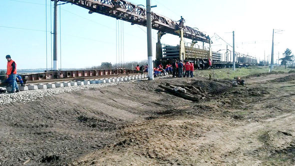 Bakı-Sumqayıt dəmir yolunun təmiri davam edir - FOTO