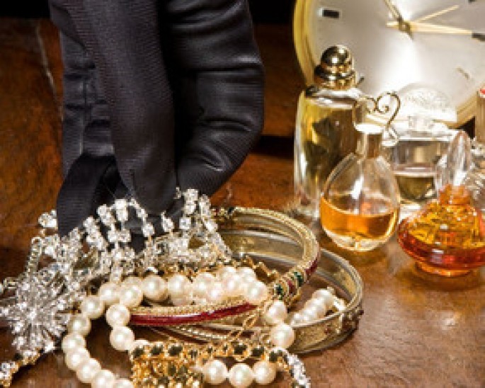 Evdən 10 min manatlıq qızıl oğurlayan şəxs tutuldu