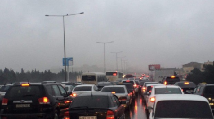 Bakı-Sumqayıt yolunda tıxac yarandı