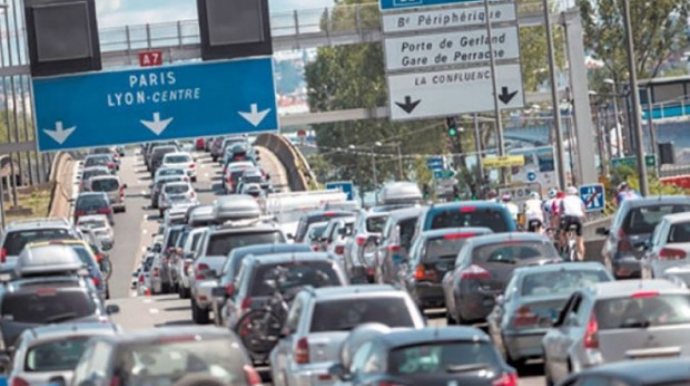 Parisdə güclü qar rekord tıxaclara səbəb oldu 