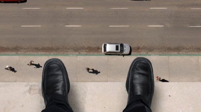 Bakıda DƏHŞƏT: 74 yaşlı kişi 16-cı mərtəbədən özünü atdı