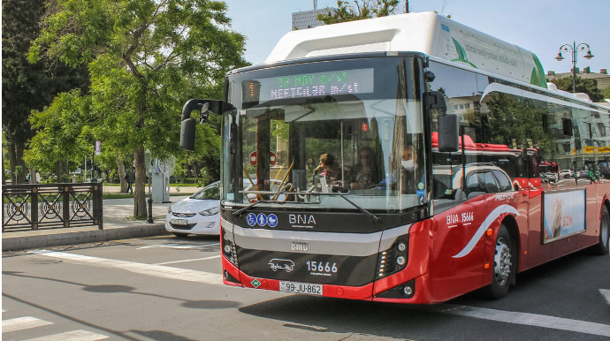 Скандал в автобусе BakuBus: водитель высадил пассажиров - ВИДЕО 